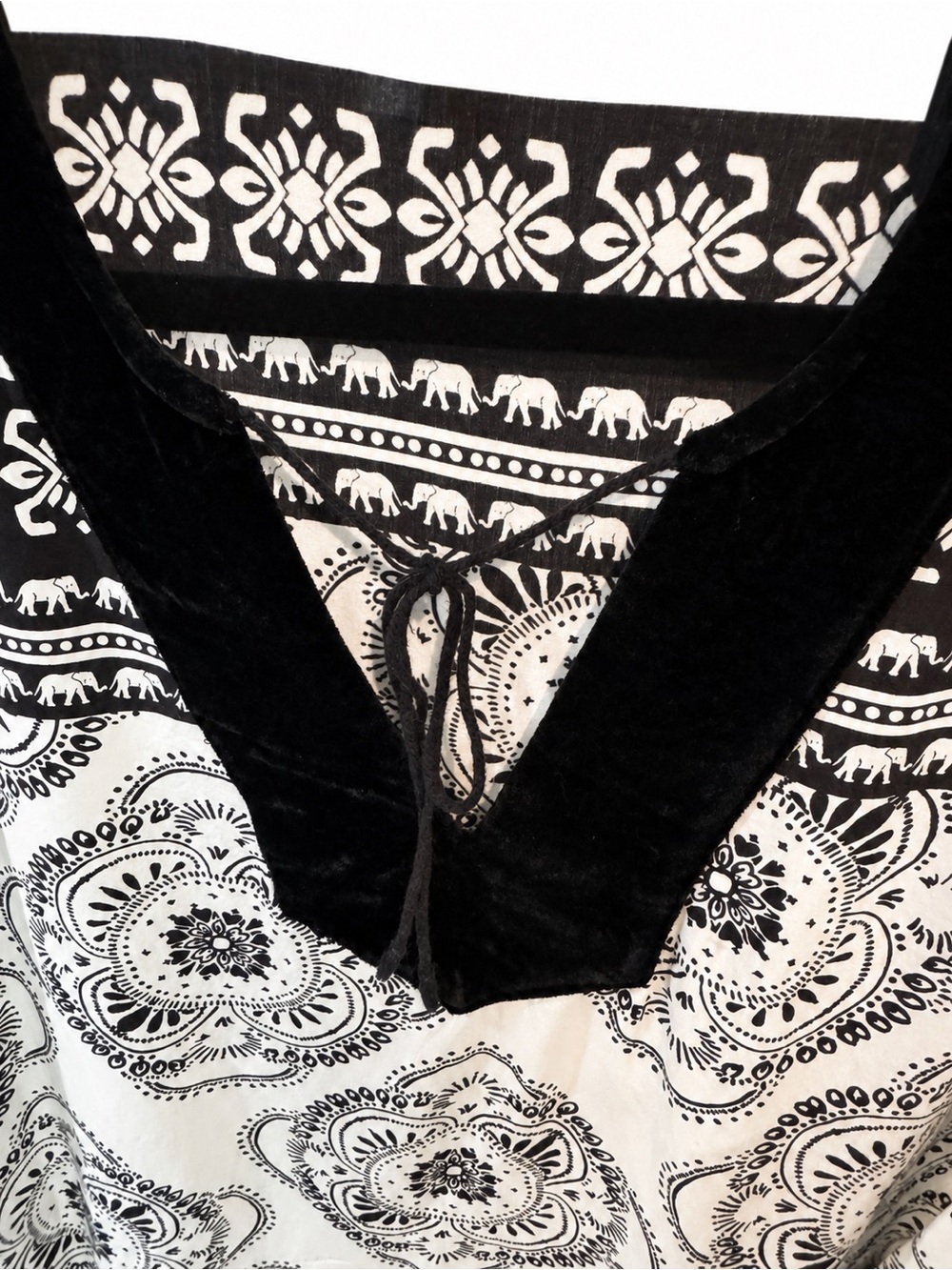 Crown & Ivy Elephant Print Velvet Trim Lace Up Tunic Blouse Black White L - Picture 5 of 6